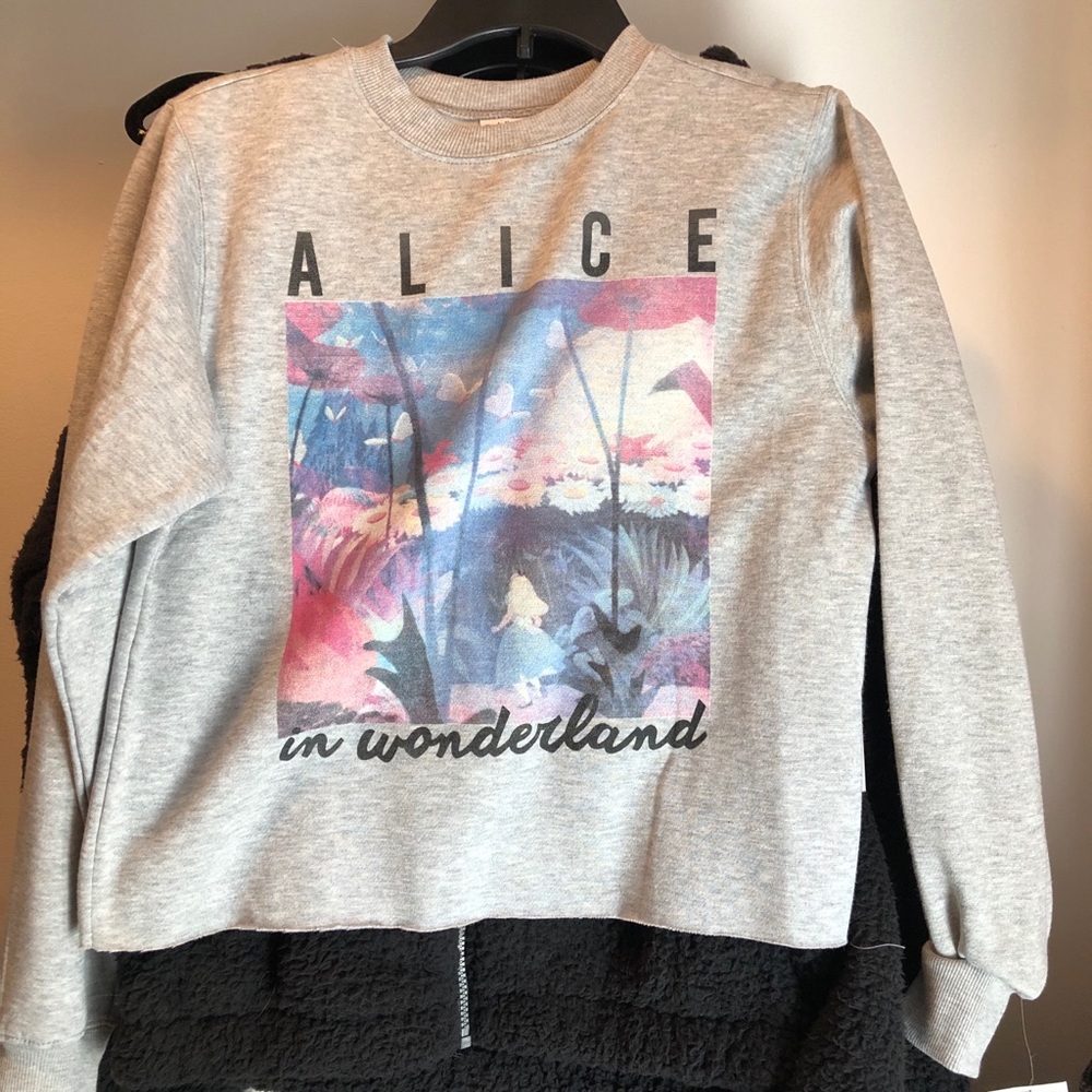Cute shirt/longer crop top